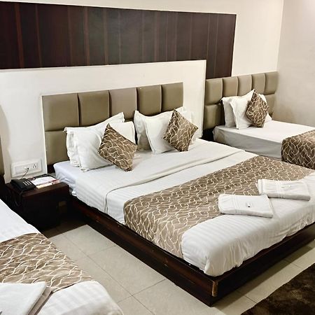 Hotel Dev Palace Ahmedabad Eksteriør bilde