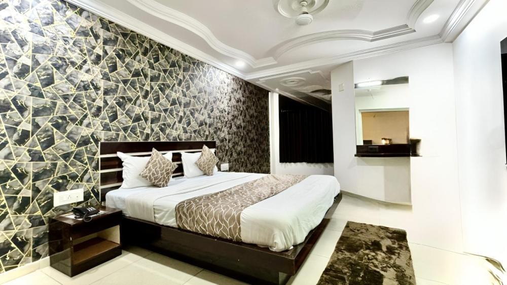 Hotel Dev Palace Ahmedabad Eksteriør bilde