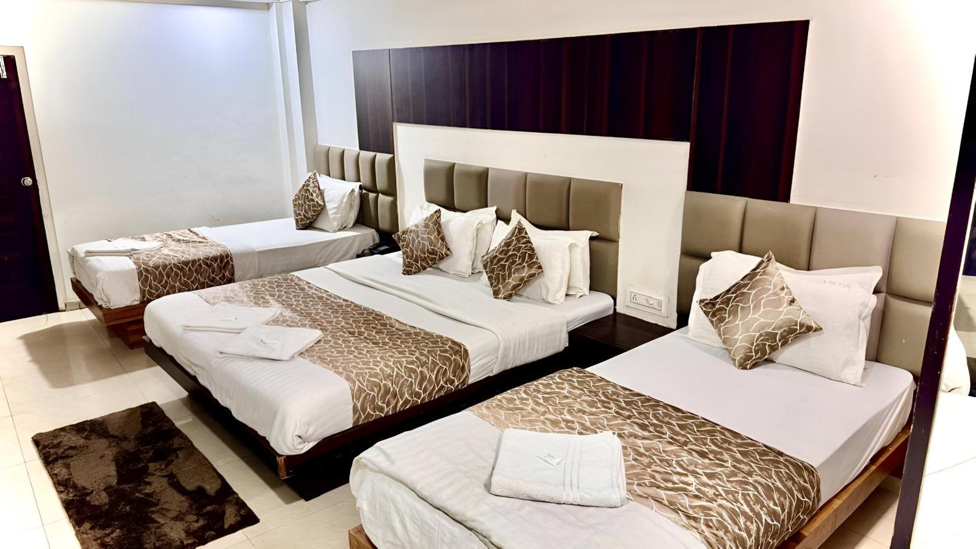 Hotel Dev Palace Ahmedabad Eksteriør bilde