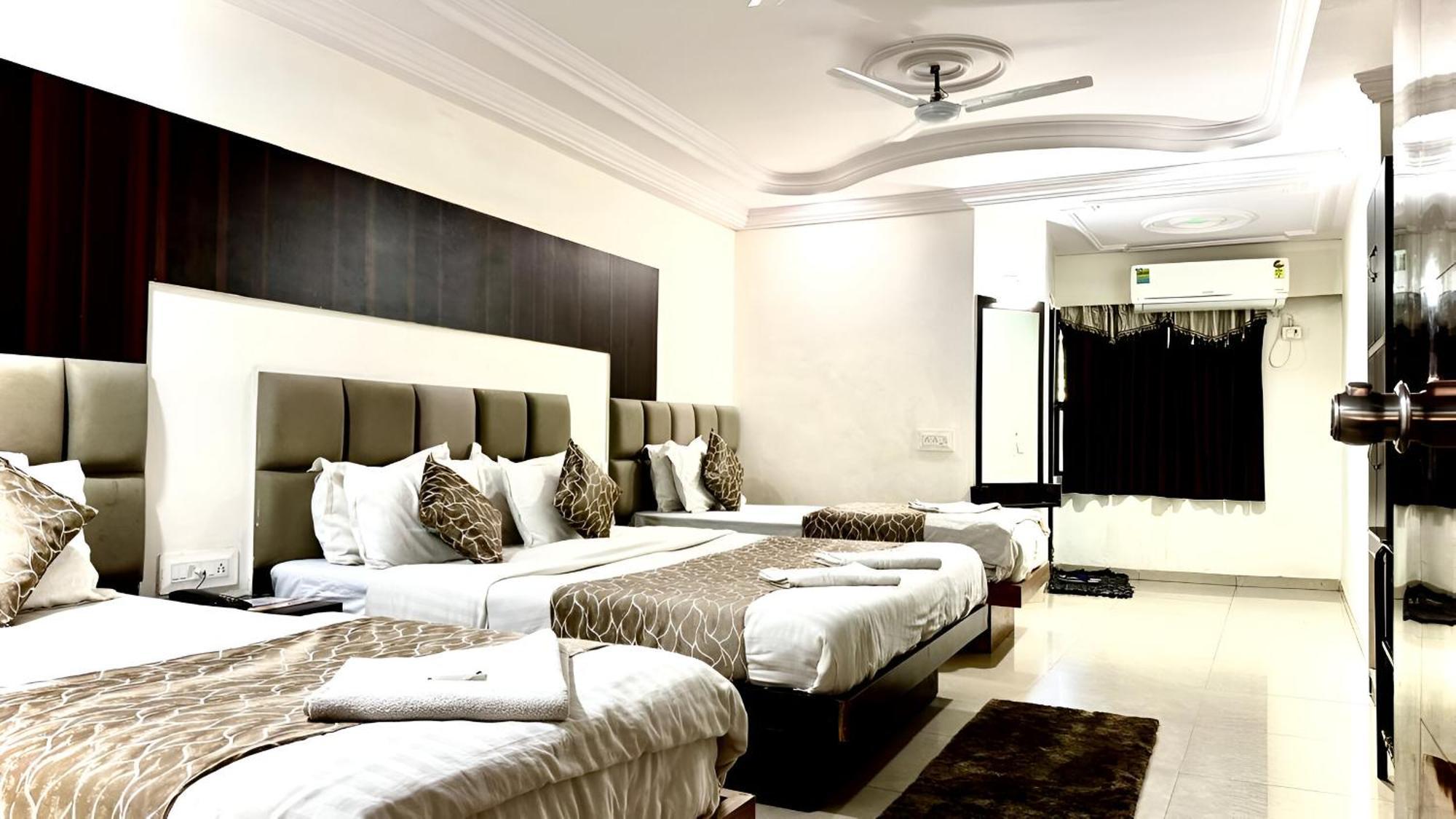 Hotel Dev Palace Ahmedabad Eksteriør bilde