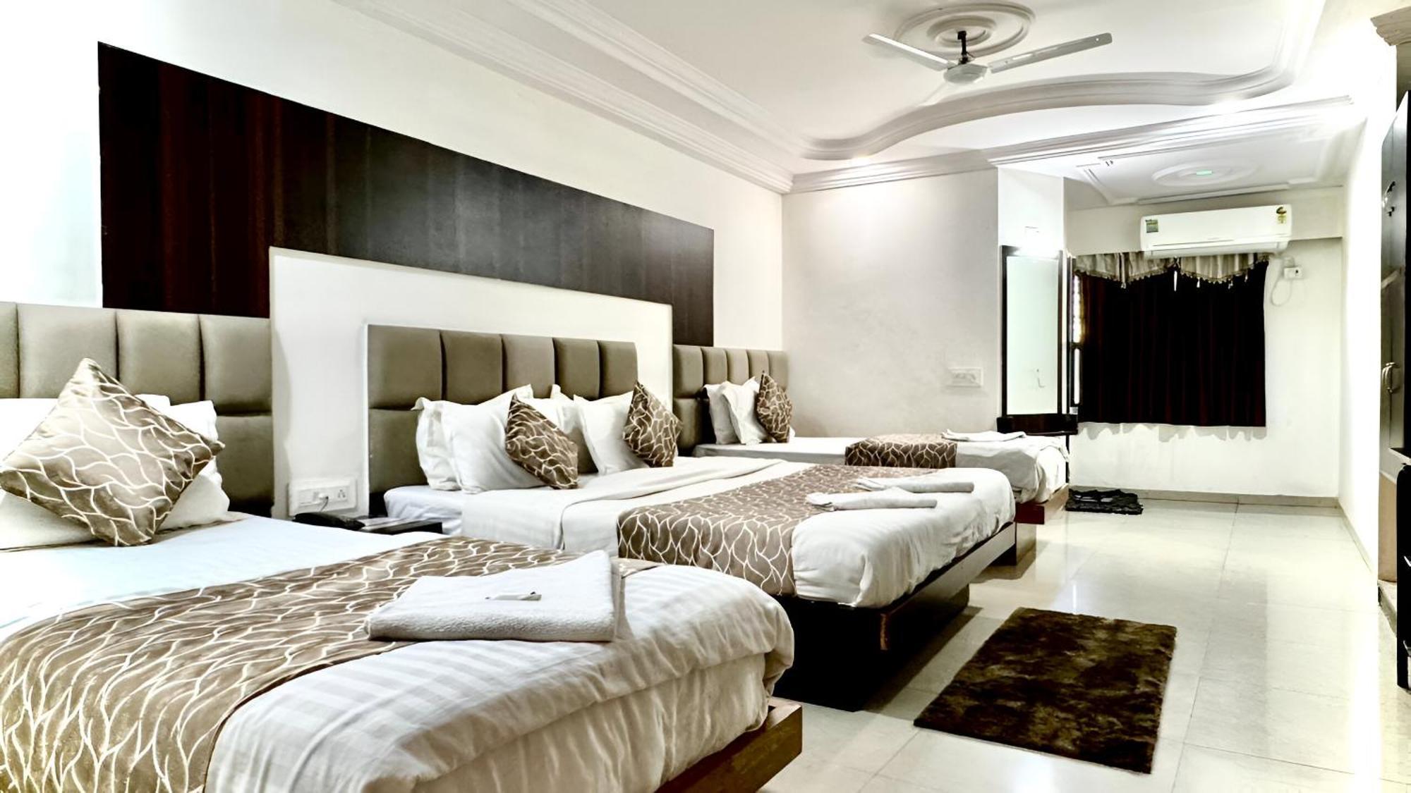Hotel Dev Palace Ahmedabad Eksteriør bilde